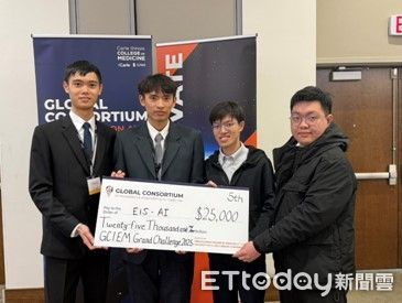 陽明交大醫學系團隊，以「達文西EIS-AI」的創新設計，參加美國UIUC首屆全球工程醫學高峰會，獲得獎金25000美金